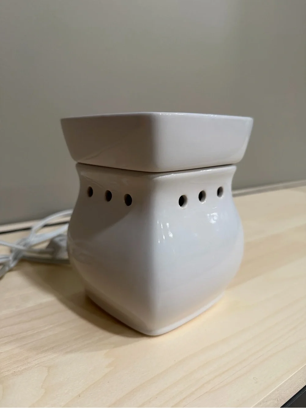 Scentsy White Ceramic Wax Warmer